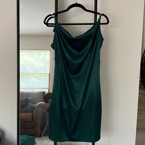 ⭐️5/$25 Emerald green satin slip dress